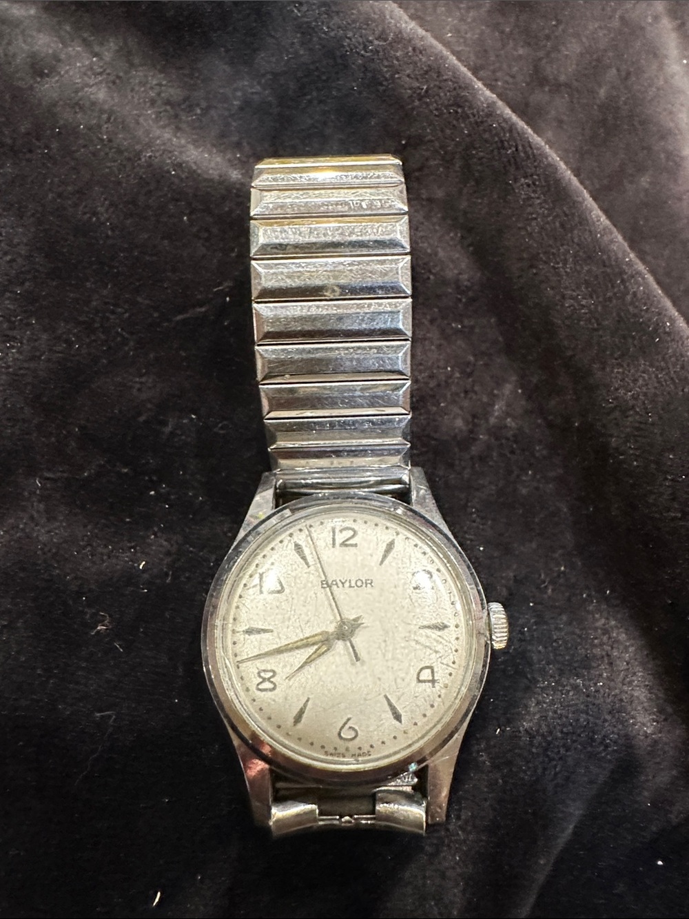 SAYLOR Silver-Tone Men's Analog Watch with Expandable Band